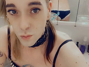 Gorgeous Tranny Loves Showing Off Her Body
