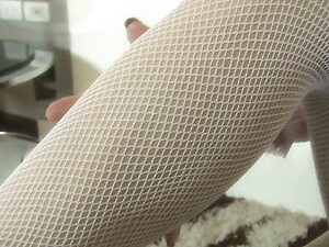 Thai t-girl masturbates her soft tight asshole